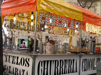 Vendeurs de beignets et de chocolat chaud pendant les Fallas