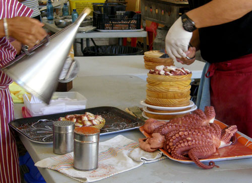 Prparation du fameux poulpe  la galicienne