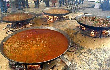 Paella de rues  Valence pendant les Fallas